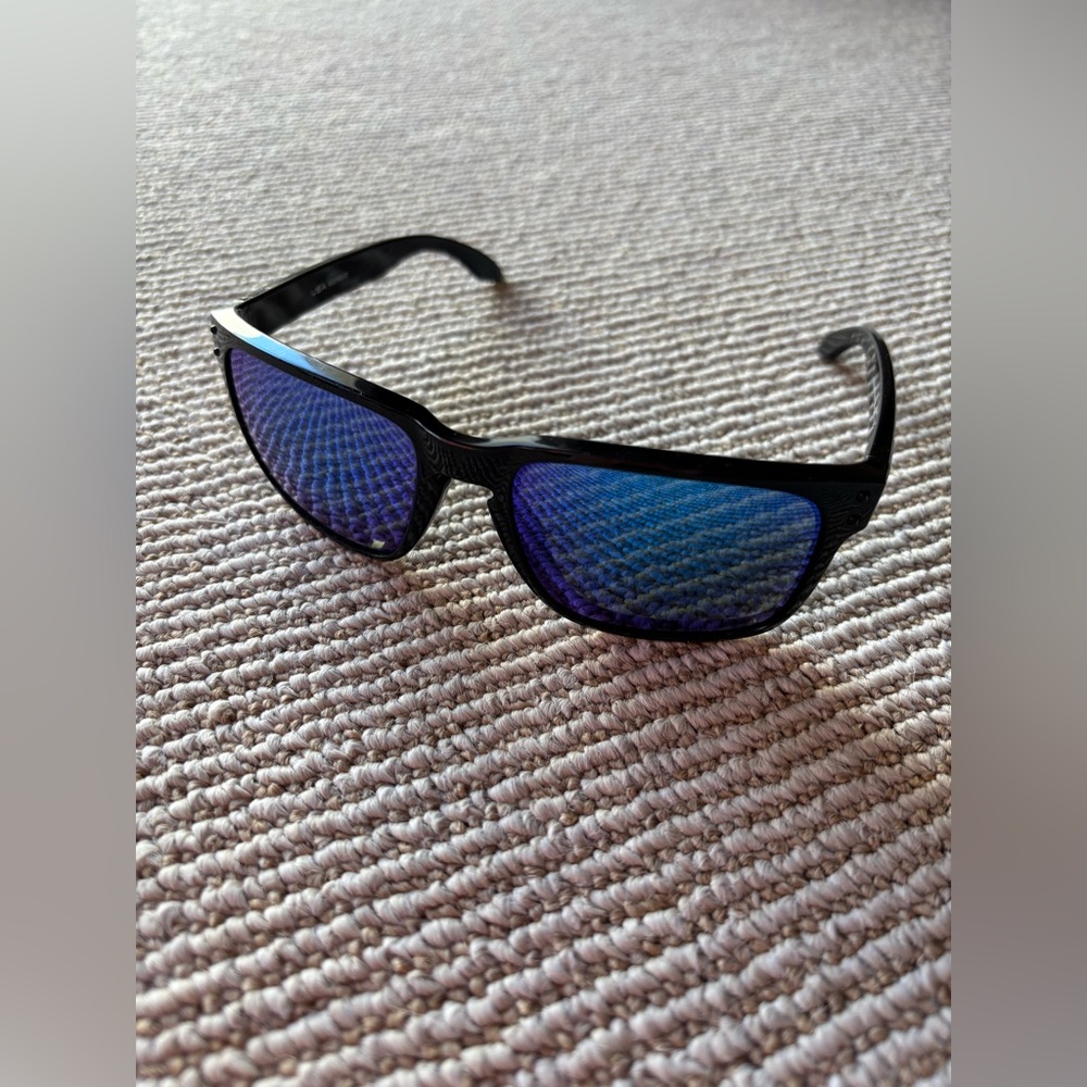 Oakley Holbrook